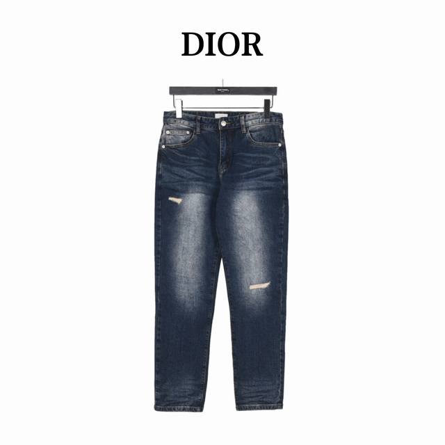Dior 迪奥 口袋绣花满印牛仔长裤 今年为止做的最牛逼的牛仔裤 重度水洗工艺 暗藏玄机的细节非常多 这次主推的裤子无论是版型还是上身都太完美 不如去做20件短